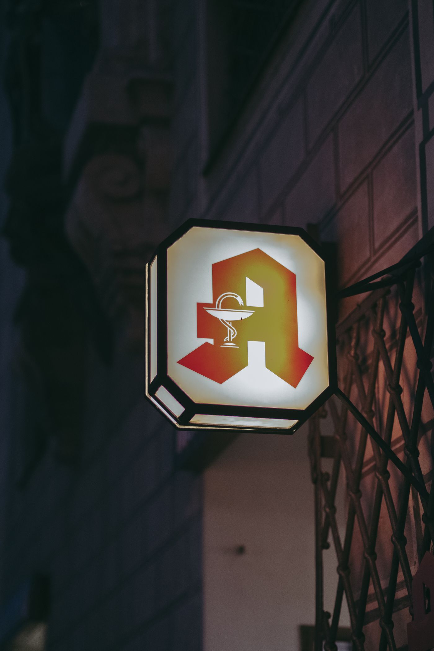 Directional photograph — not a Desi Signs install